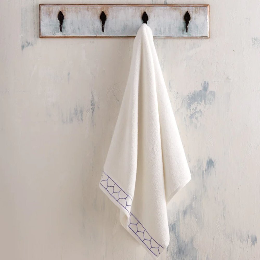 John Robshaw Linah Bath Towel 30x56 Periwinkle New with tags retail price: $65